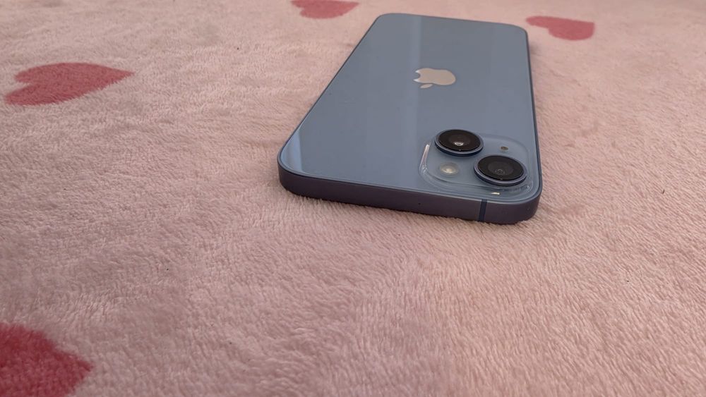 Vendo iPhone 14 Plus de 128 GB, na cor azul-claro