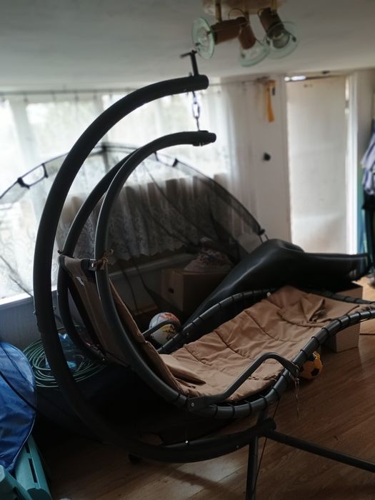 Leżak wiszący z daszkiem