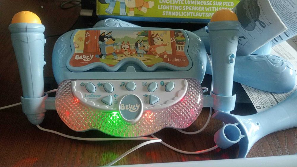 Coluna de Som Infantil Bluey LEXIBOOK c/ 2 Microfones