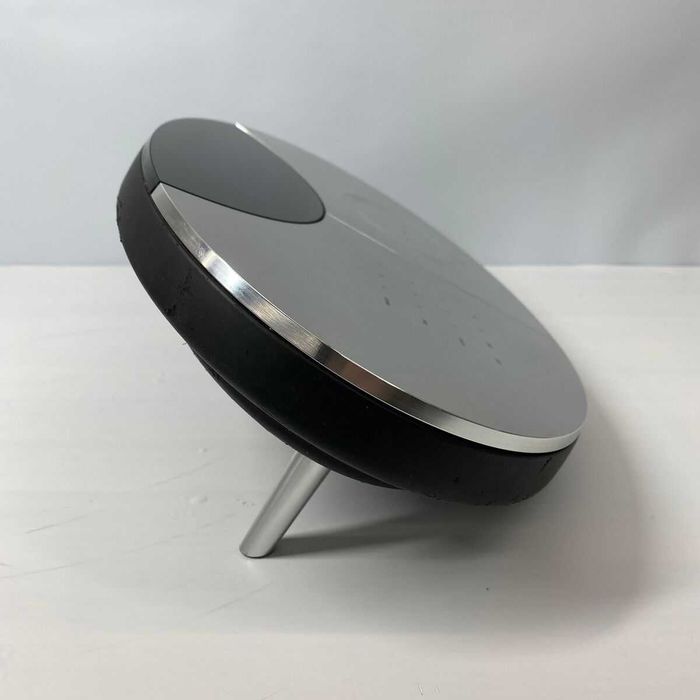 Sistema de som Beo Center 2 da  Bang & Olufsen e Colunas BeoLab 4000