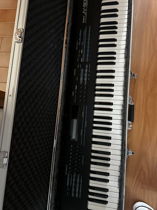 Roland JV 90 com estojo e pedal .. impecavel