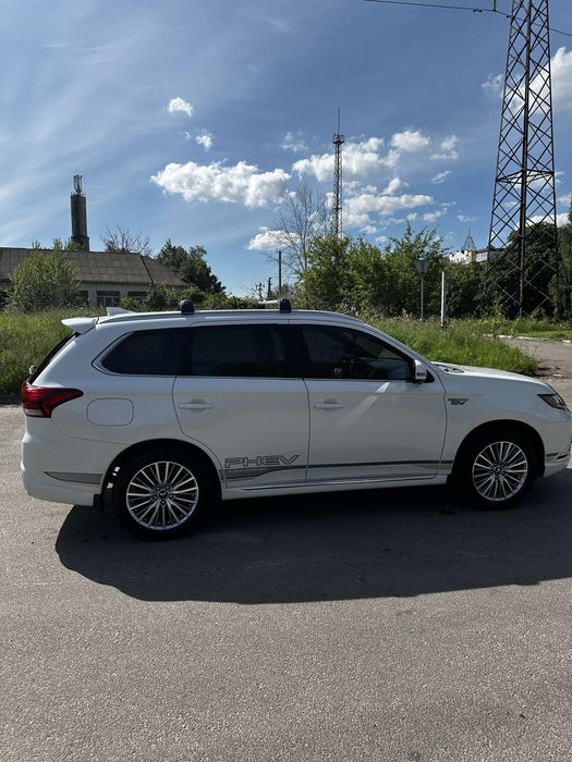Mitsubishi Outlander PHEV 2019