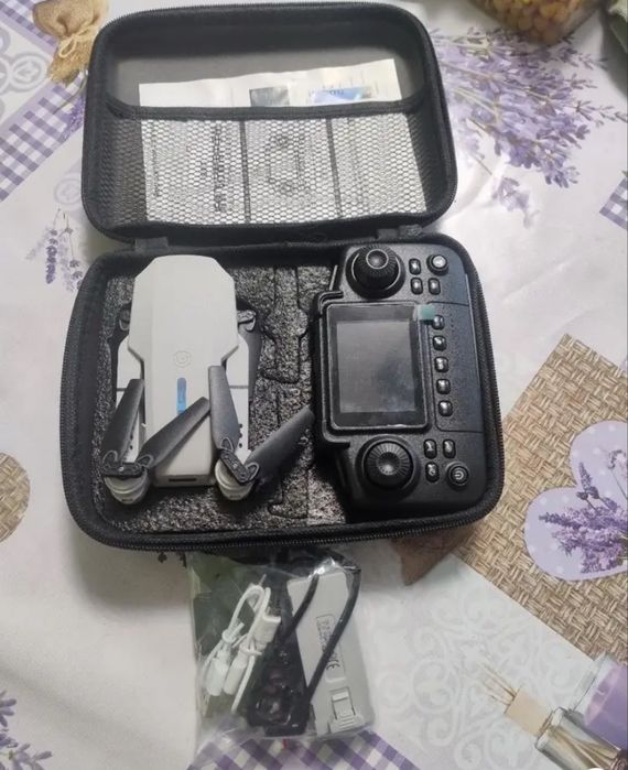 Квадрокоптер Дрон E88