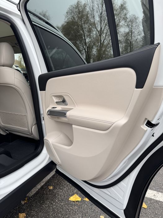 Продам  MERCEDES Benz GLB 250