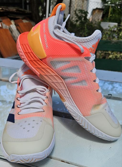 Оригінальні жіночі кросівки Adidas.