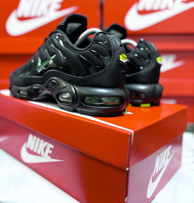 (2221) Кросівки Nike Air Max TN Plus чорні з зеленим (41-45) найк