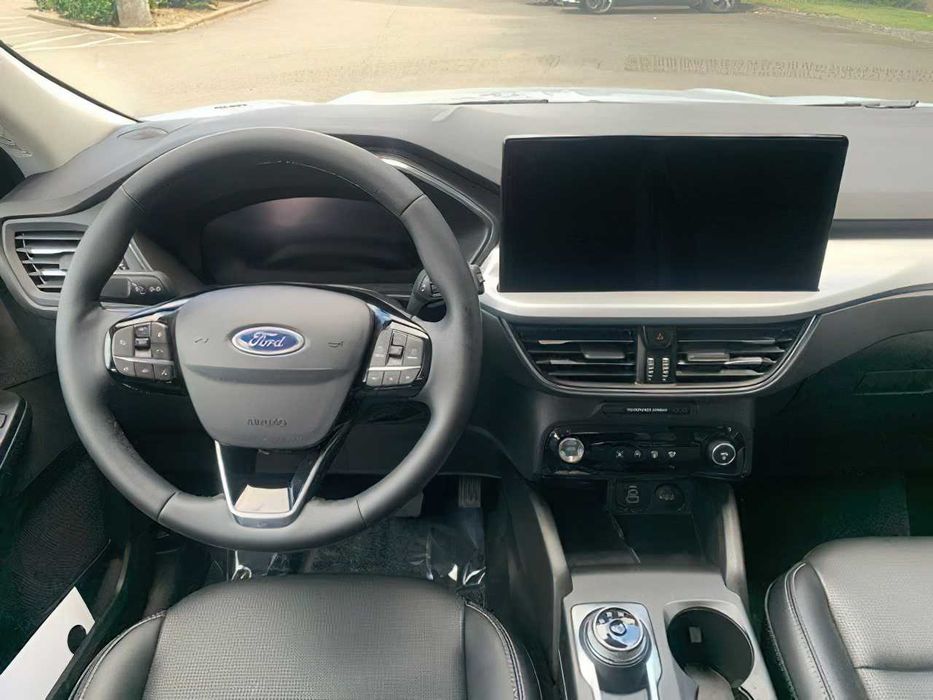 Ford Escape      2024