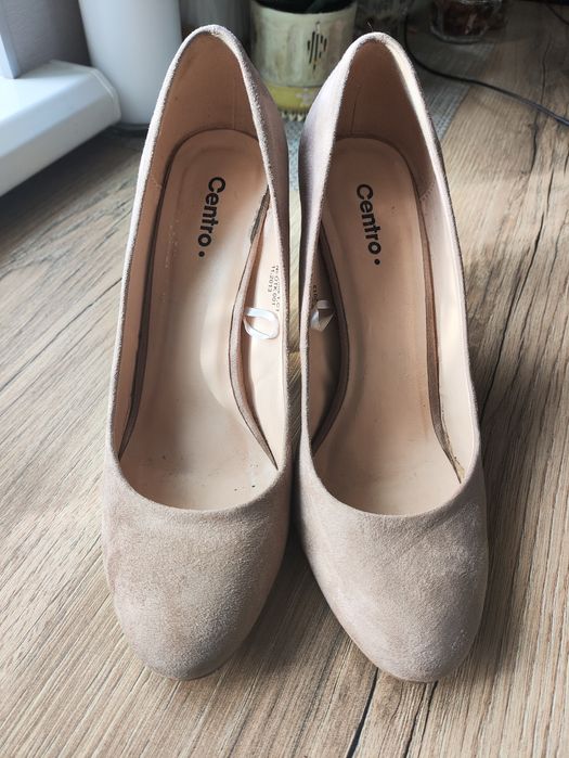 Жіночі туфлі з натуральної замші бежевого кольору