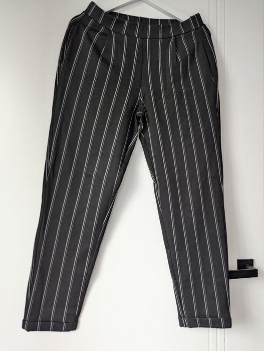 Spodnie materiałowe Reserved