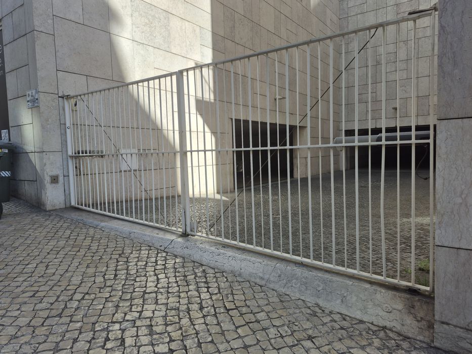Aluga-se Lugar de Garagem em Edifício com Segurança – Disponível a partir de 1 de Dezembro