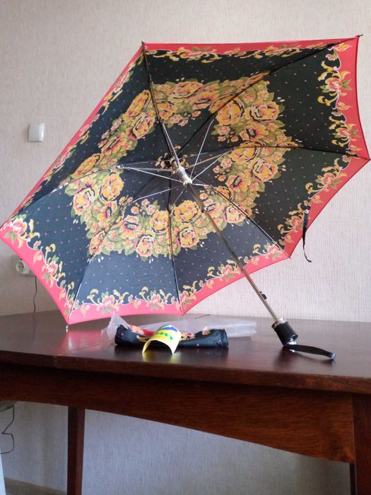 Зонт женский полуавтомат в три сложения, ПО "ЮМЗ"