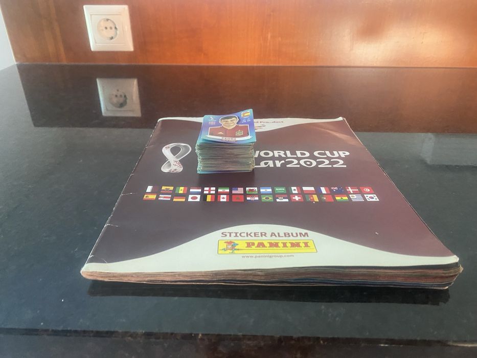 Album da copa 2022 completo + 120 cartas repetidas!!