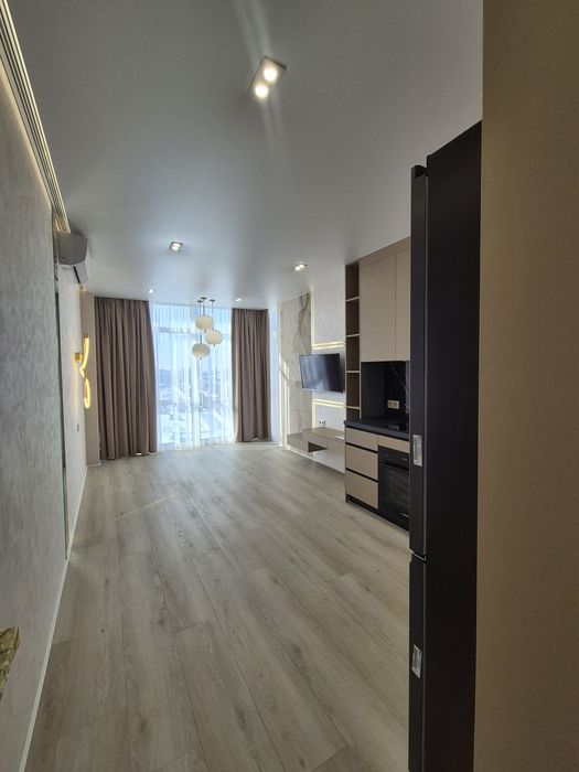 Продам квартиру з дизайнерських ремонтом