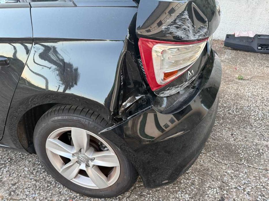 Sinistrado 57601 km Audi A1 Sportback 1.0 TFSI Ultra