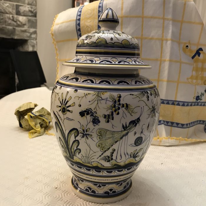 Vaso de mesa pintado à mão