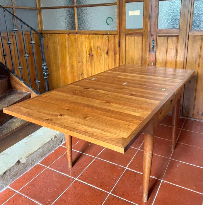 Mesa extensível | madeira maciça  Fedex. Mais 4 cadeiras