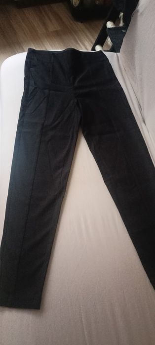 Czarne spodnie na szerokiej gumce