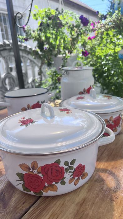 Набор эмалированных кастрюль