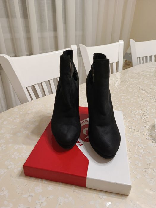 Взуття жіноче. Б/у.