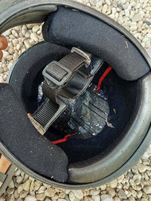 Capacete preto usado