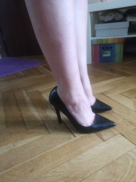 Czółenka czarne Zara lakierowane w szpic 38