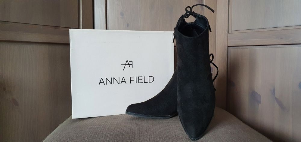 Botki Anna Field