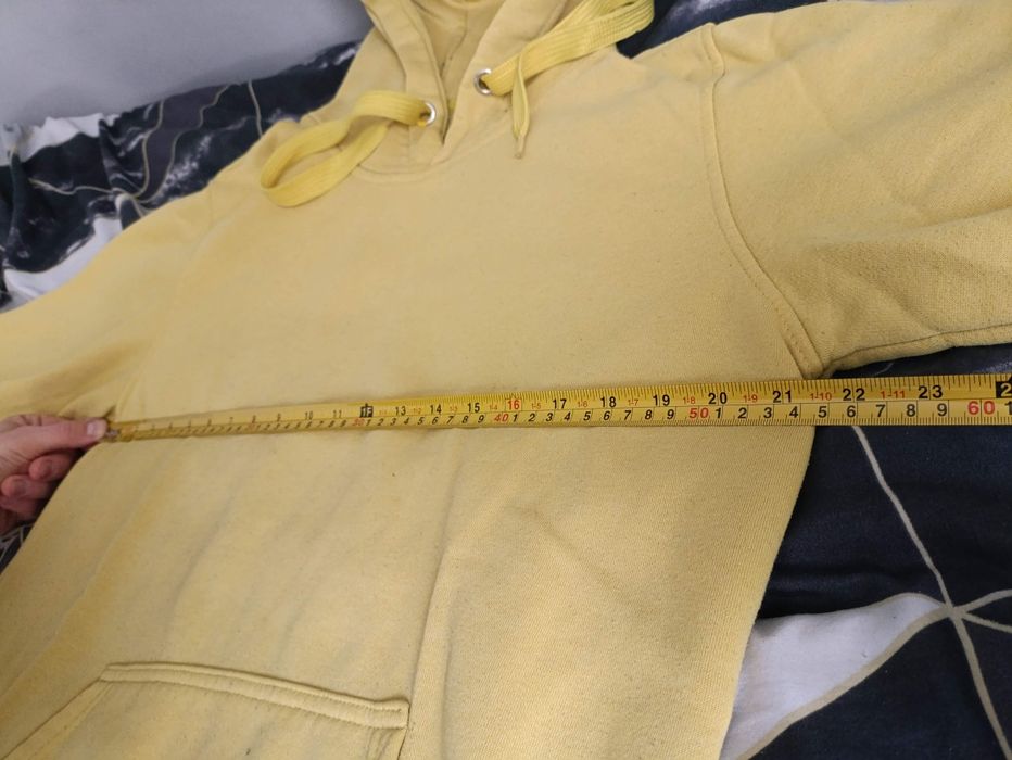 Żółta bluza z kapturem (hoodie)