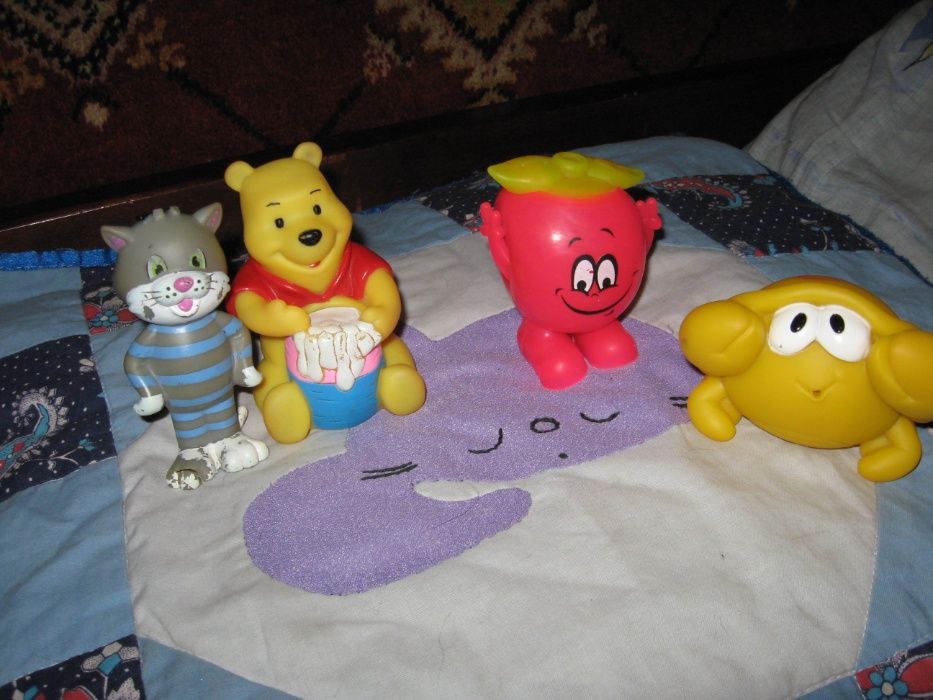 Резиновые игрушки одним лотом.