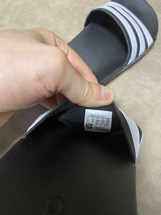 Продам нові фірмові сланці adidas