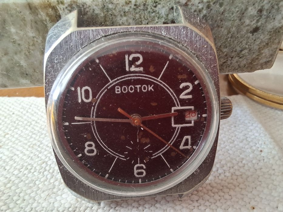 Zegarek Vostok Kwadratowy Stal ZSRR PRL idzie.
