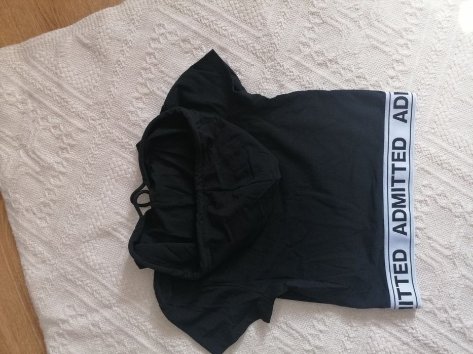 Bluzka krótka czarna crop top z kapturem new yorker jak nowa
