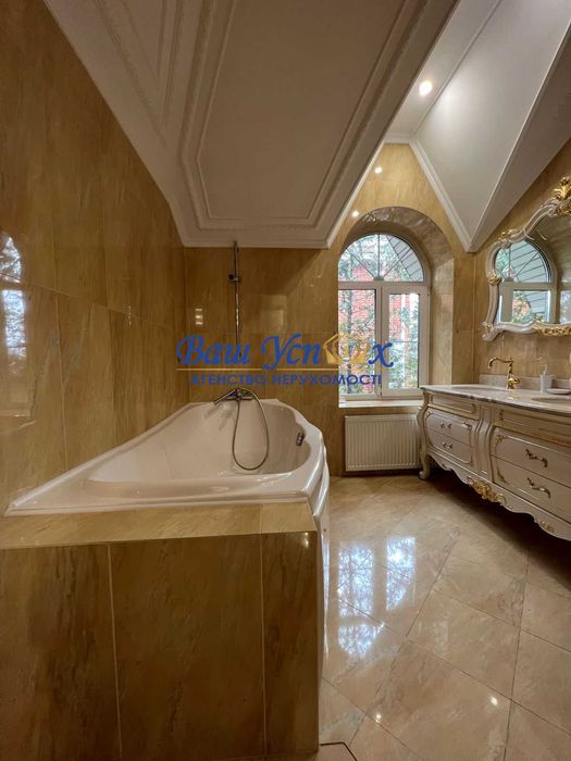 Продажа дома с ремонтом в классическом стиле на Софиевской Борщаговке.