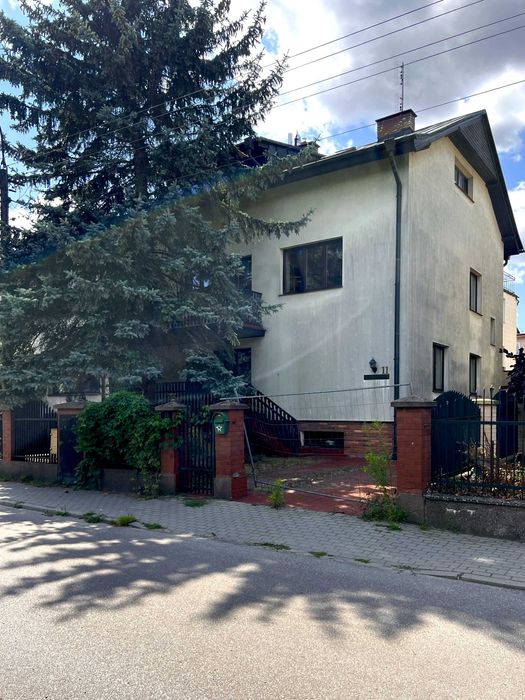 Sprzedam dom mieszkalno-usługowy w centrum Ciechanowa – ul. Jesionowa