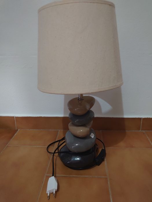 Dois candeeiros de quarto em pedra