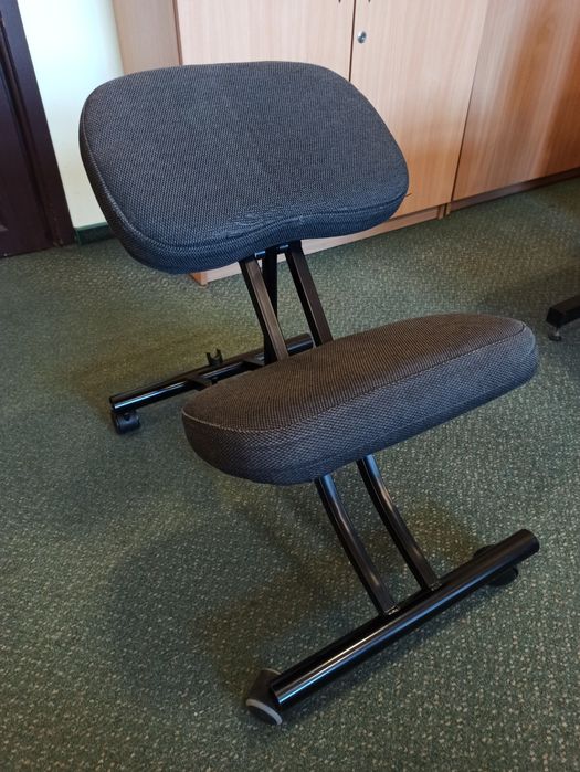 Klękosiad, klęcznik, fotel ergonomiczny IKEA eifred