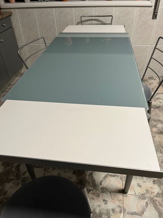 Mesa de cozinha extensível com 4 cadeiras