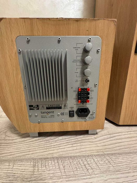 Yamaha HTR-5730 с акустикой и сабвуфером.