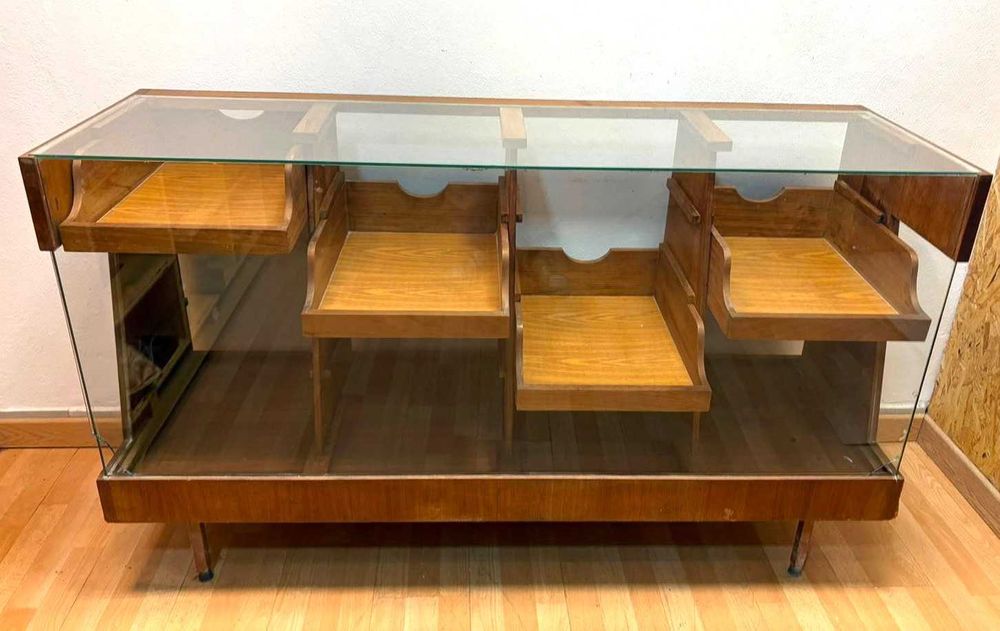 Balcão de antiga retrosaria, altura 90X50X150 cm