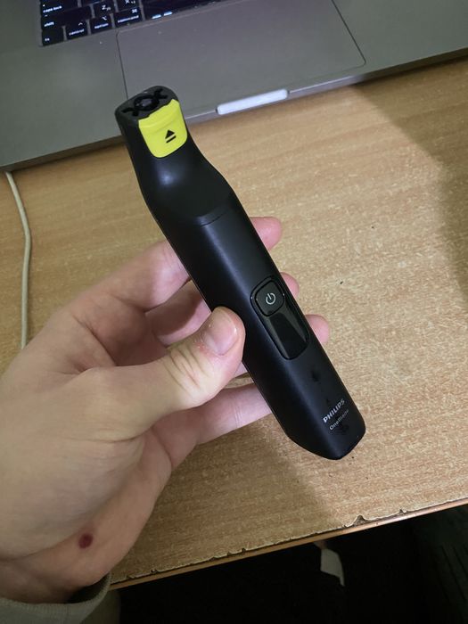 Philips oneblade pro 360 електробритва тример