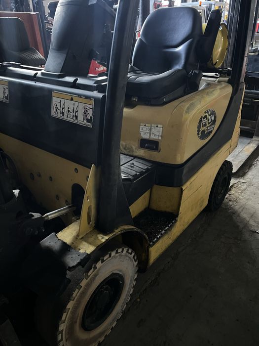 Empilhador a gaz a trabalhar perfeitamente