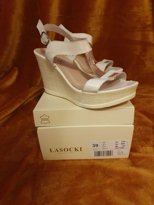 Buty na koturnie - Lasocki