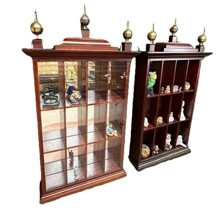 Expositores de coleções, antigos, um com vidro frontal outro sem