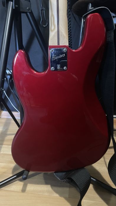 Squier Affinity Jazz Bass Candy Apple Red