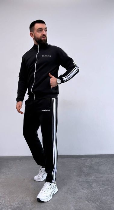 Чоловічий спортивний костюм з лампасами