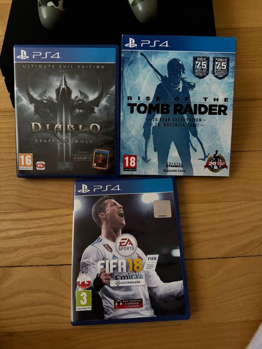 PlayStation 4 Pro 1TB + Pad + 3 Gry
