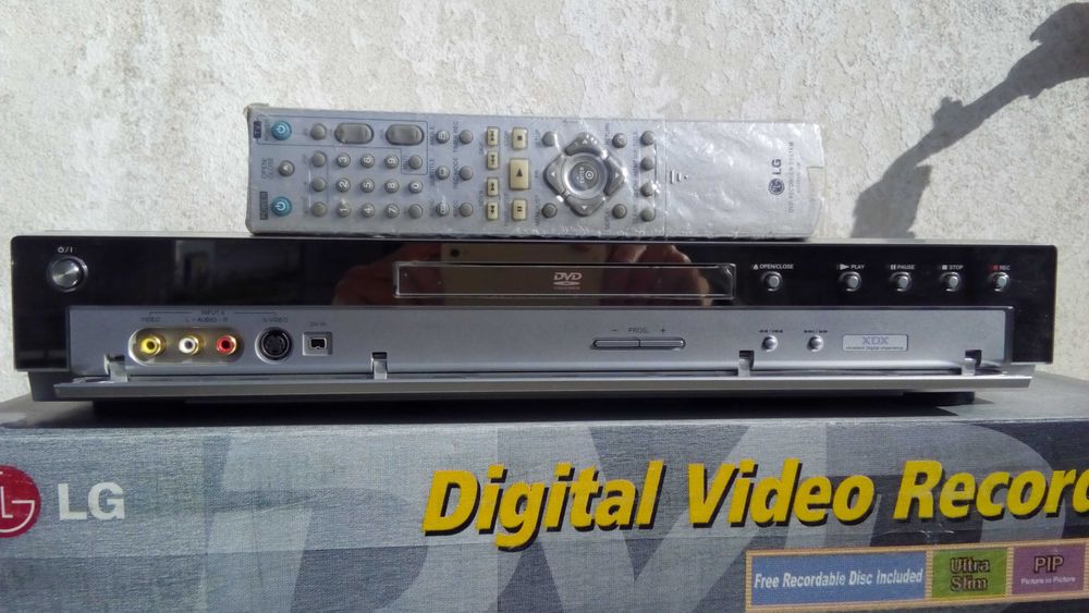 Leitor e Gravador de DVD-CD LG Digital +100 Filmes DVD Francês-inglês
