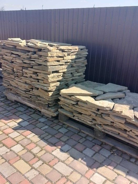 Натуральний камінь пісчаник природний пісковик на фундамент бруківку