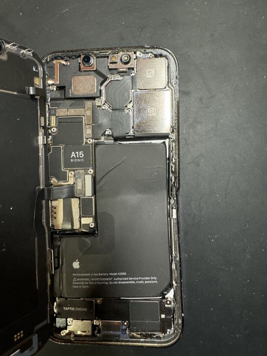 запчастини iphone 14  pro max є плата