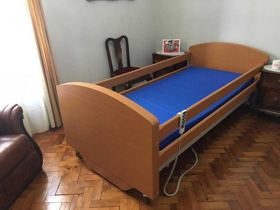 Cama elétrica articulada e elevatória com colchão anti-escaras