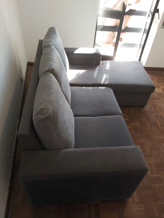 Sofá com chaise longue
